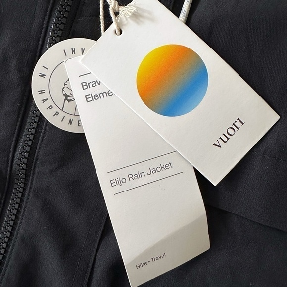 Vuori Elijo Hooded Water Resistant Rain Jacket - Picture 5 of 6